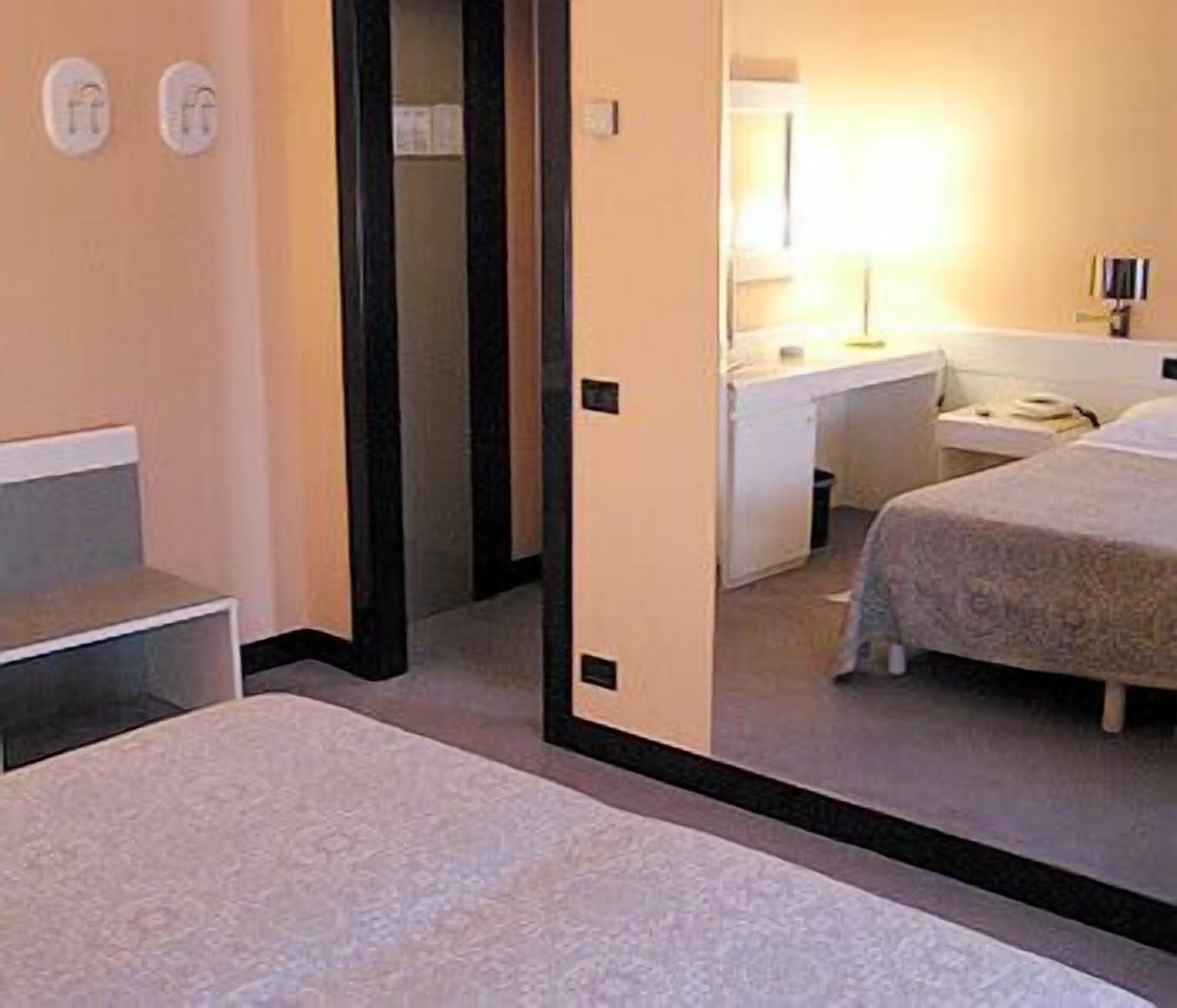 Hotel Giovanni Padova Bagian luar foto